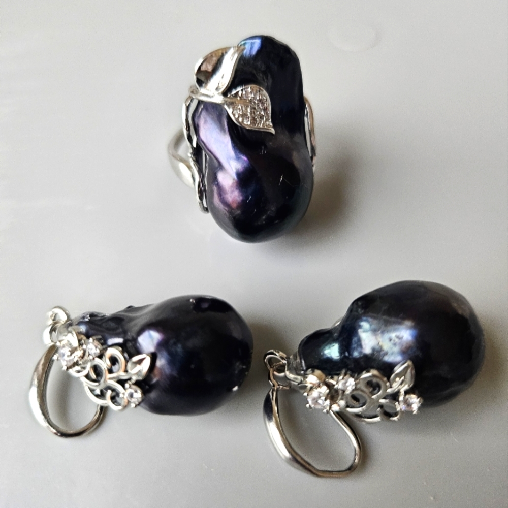 Large Baroque Peacock color Pearls ring and earring set!